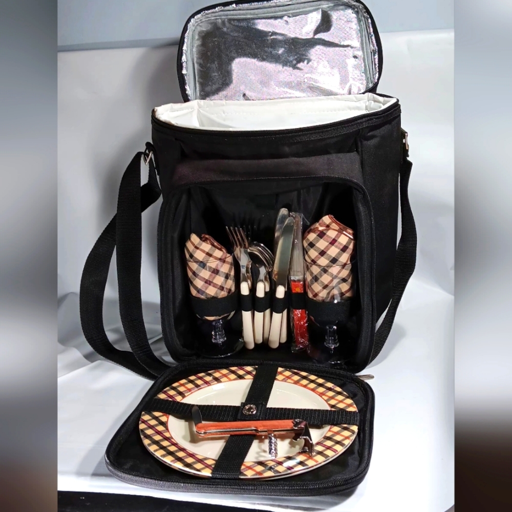 Picnic for Two.  Two Plates +++ Great for Sports or Just a Picnic.
